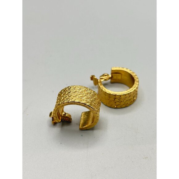 Vintage Signed MONET Clip On Hoops Earrings Wide Textured Classic Design - Picture 2 of 9